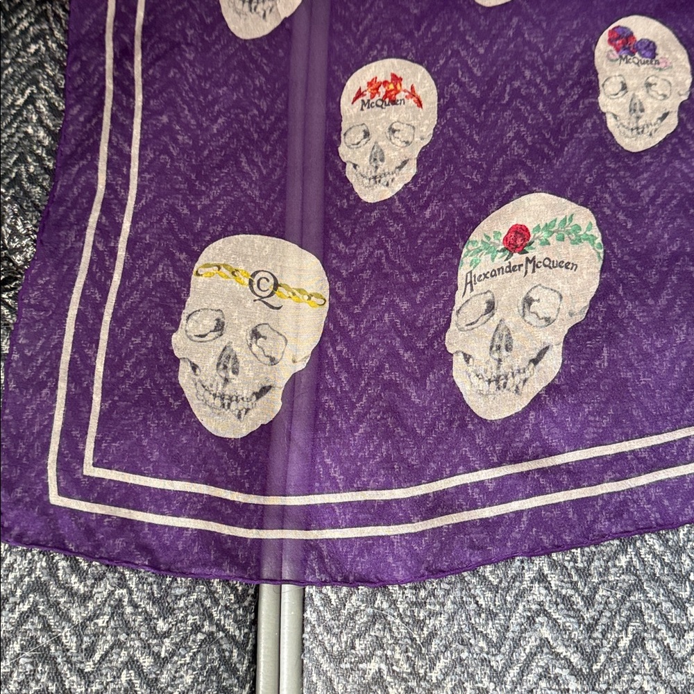 Alexander McQueen Purple Skull Pattern Scarf - Picture 6 of 7